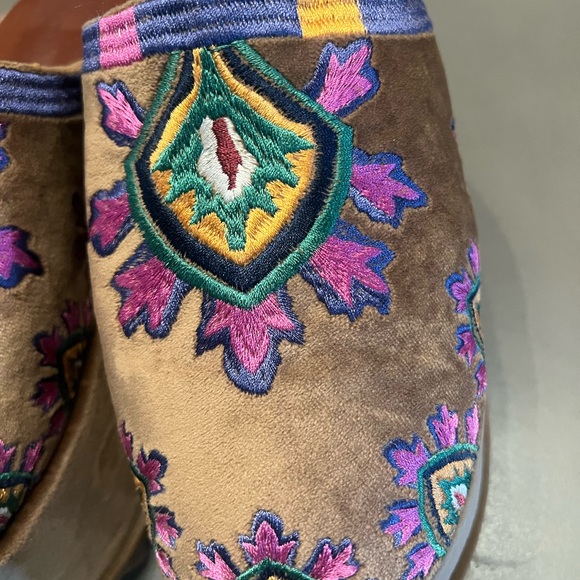FARM Rio Multicolor Embroidered Mules - Picture 6 of 7
